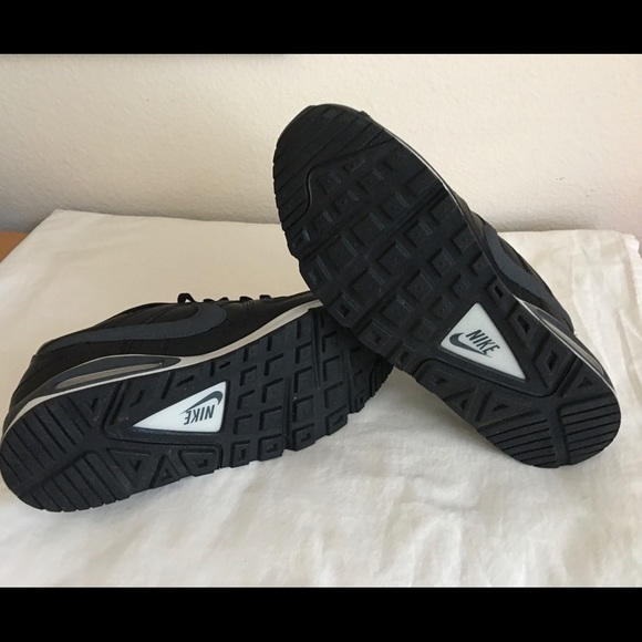 Men’s Nike Air MaxCommand Leather - Picture 9 of 10